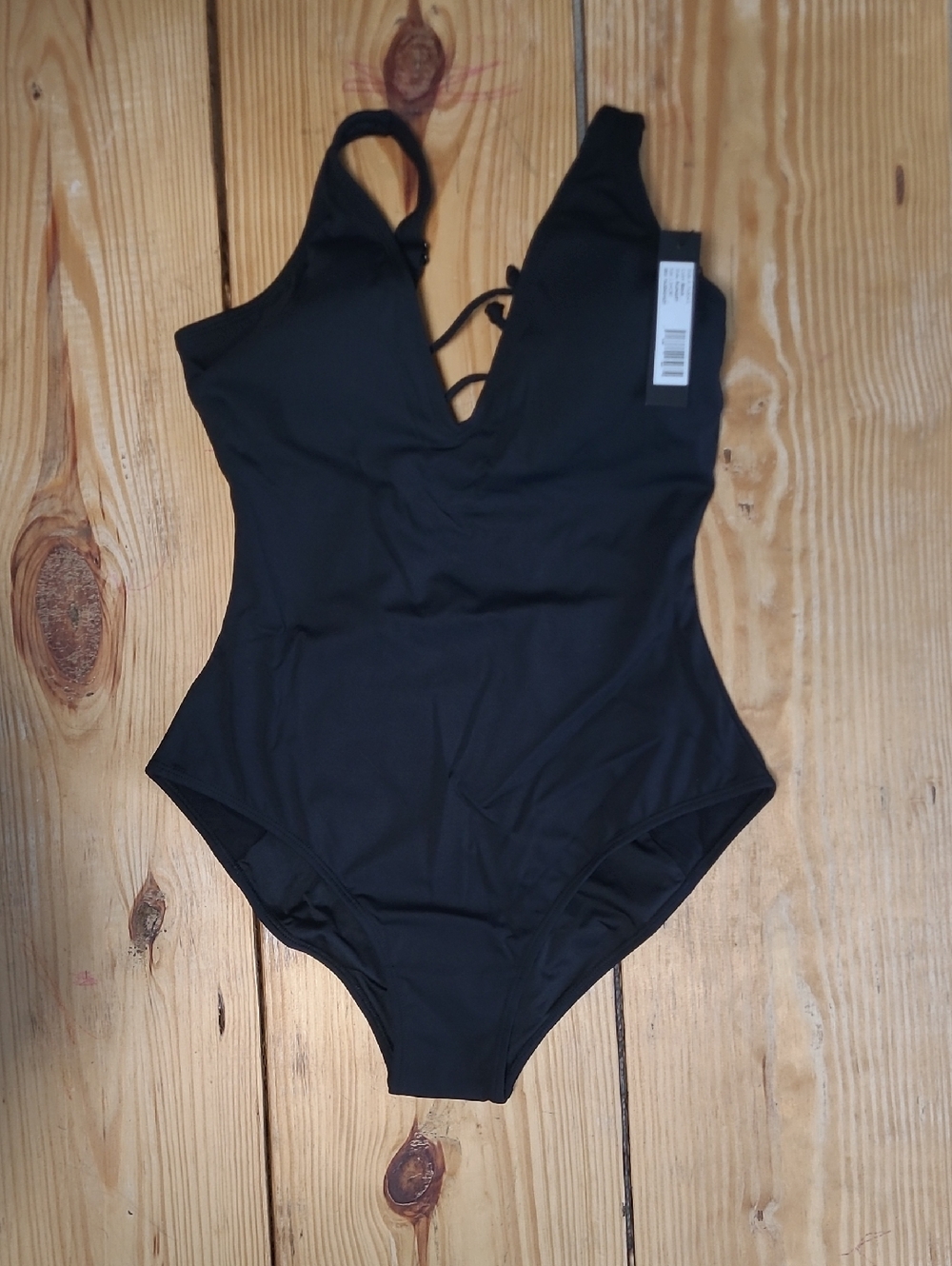 85. NWT  $175 STYLE PLUNGEY  L SHORT